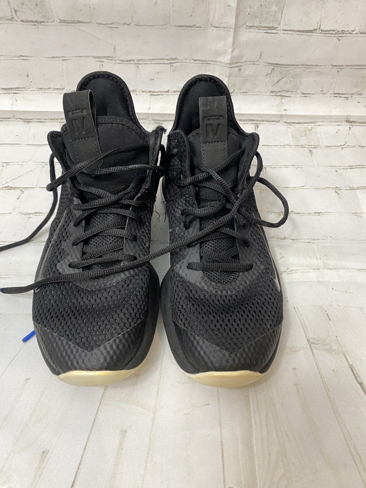 Nike Lebron James Witness 4 Black Hyper Cobalt Size 7