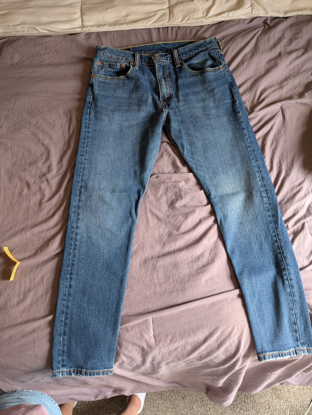 Levi’s Men’s Blue Medium Wash Denim Jeans Slim Fit Tapered Mid Rise 5-Pocket