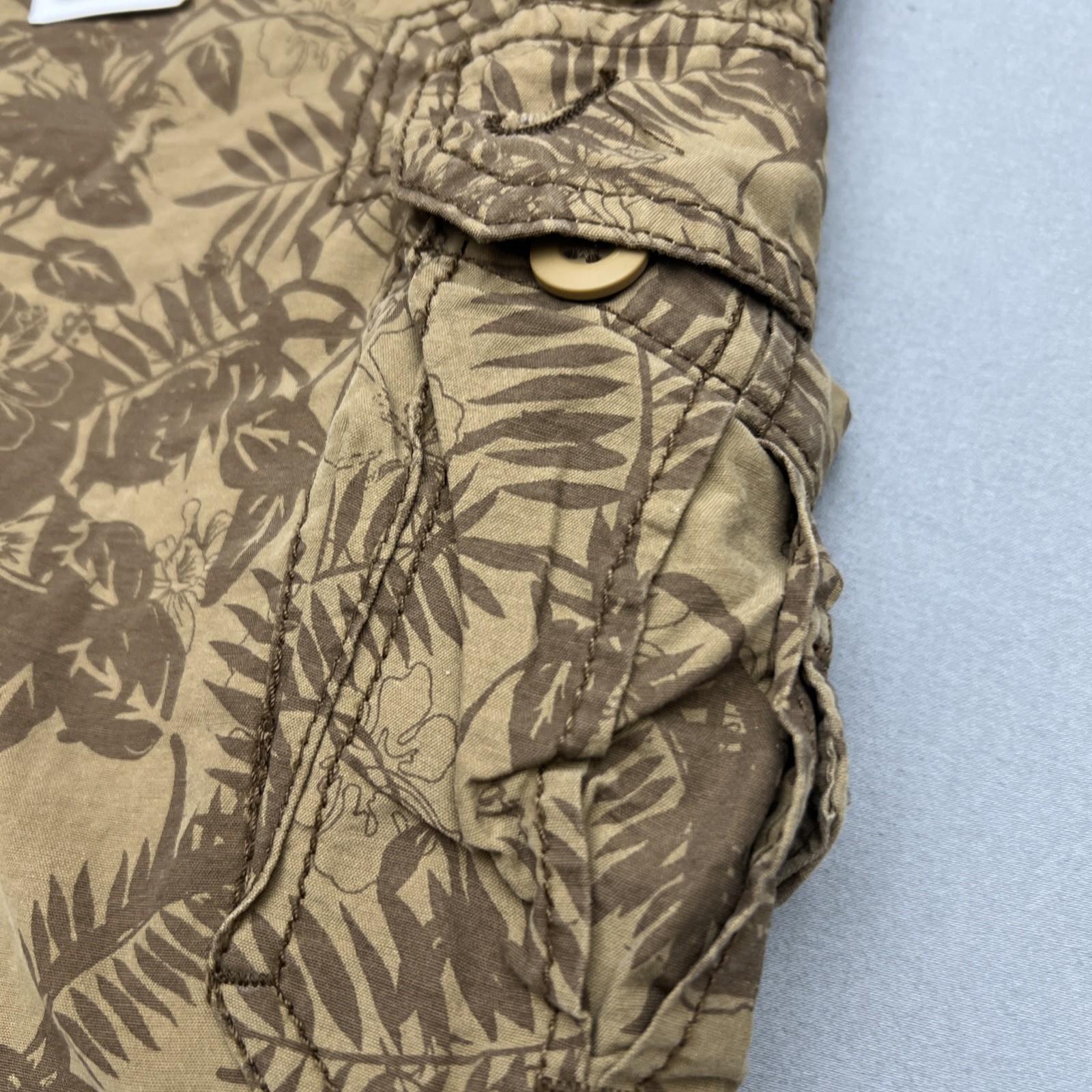 NEW- Wear First Palm Tree Hawaiian Brown Cargo Shorts with Belt Size 40