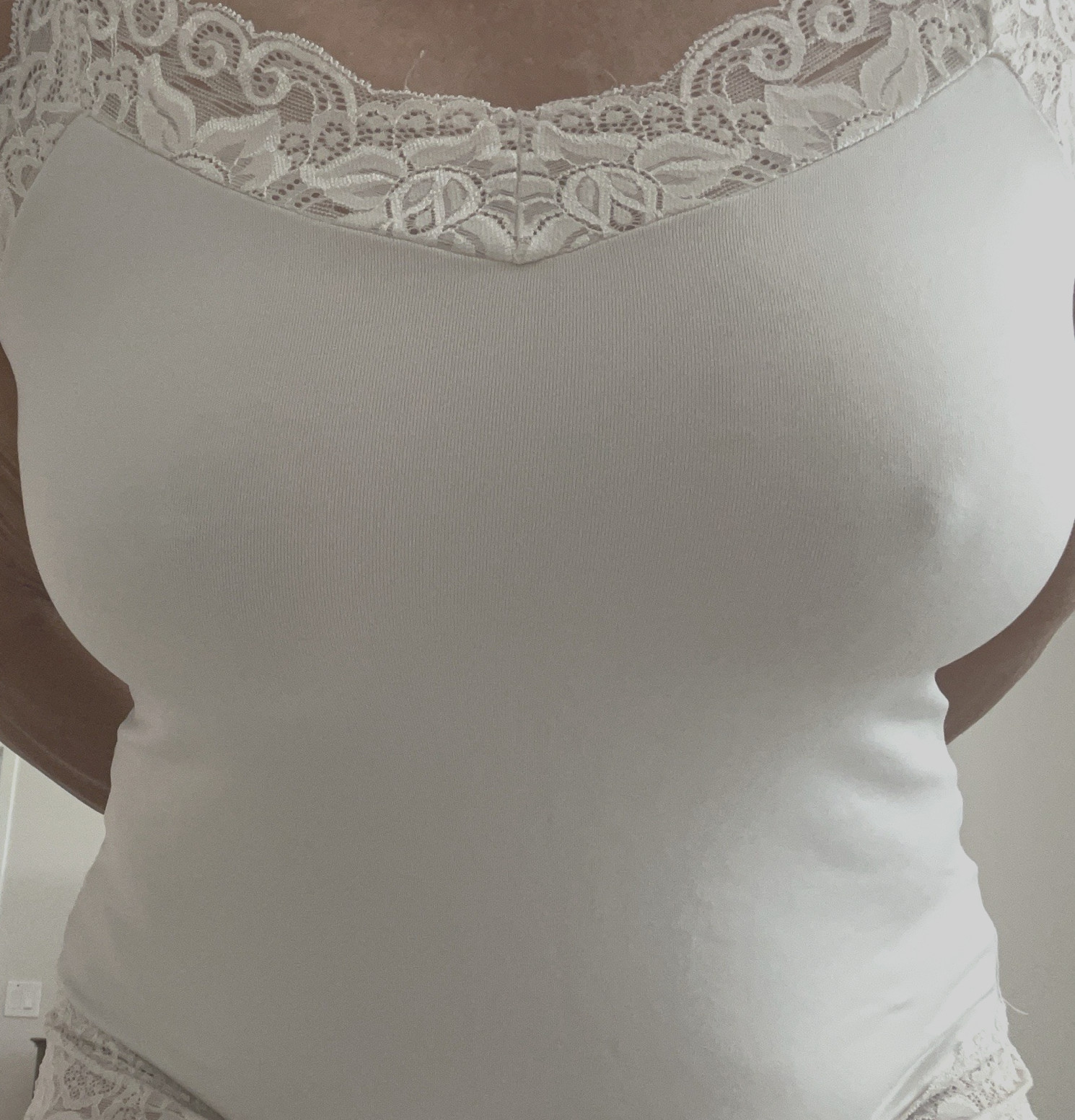 Women V Neck Camisole Tank Top Thin Strap Lace Trim Soft Lace Cami Top