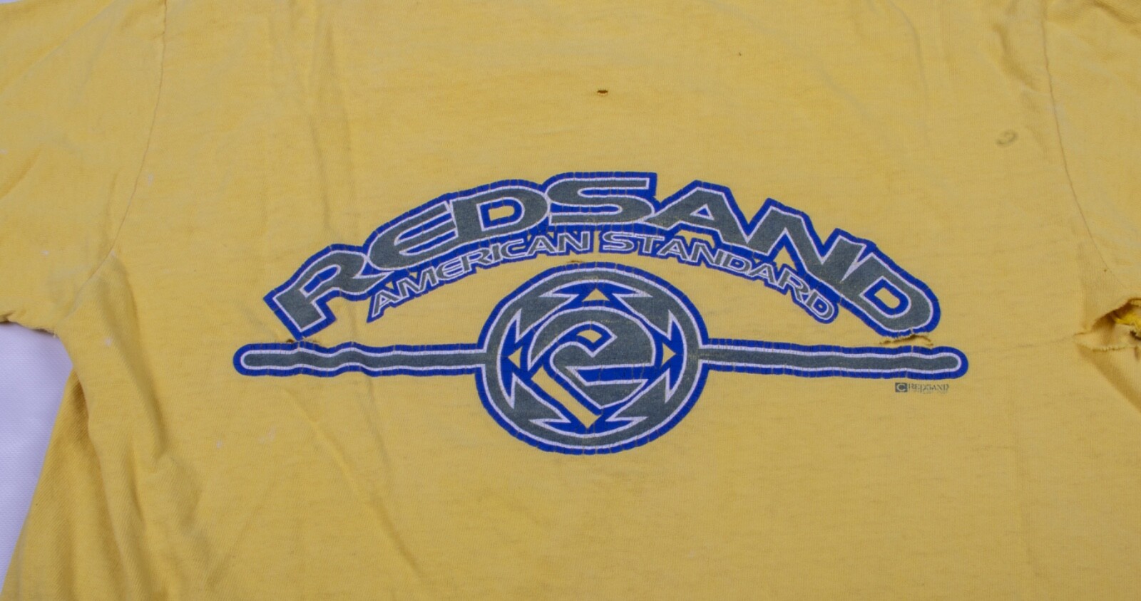 Vintage 2000 Red Sand American Standard Worn Distressed Yellow Shirt Men’s Small