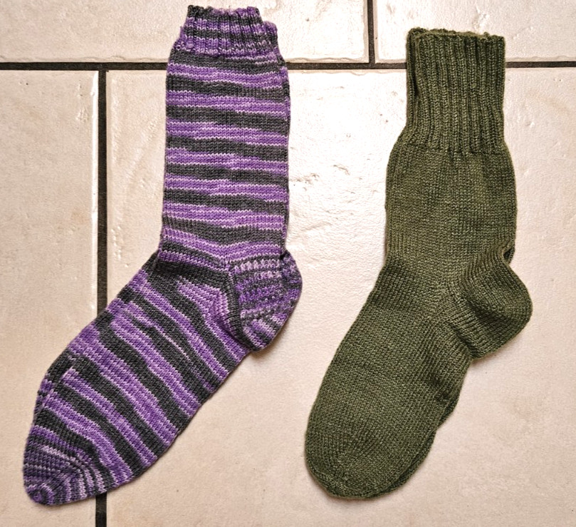 2pr Hand Knit Homemade Socks Unisex Adult Purple/Gray Stripe & Solid Green