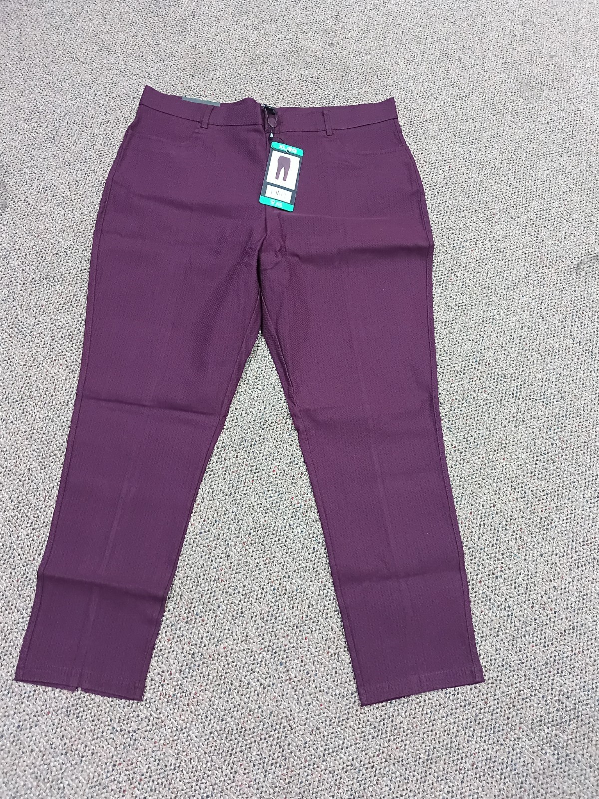 New Mario Serrani Women’s Textured Pull On Capri Pants Extra Large XL Burgundy