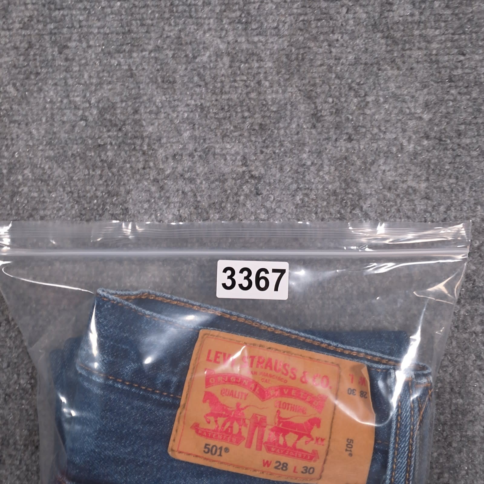 Levi’s 501 Original Fit Jeans Mens 28×30 Dark Blue Wash Button Fly Straight Leg