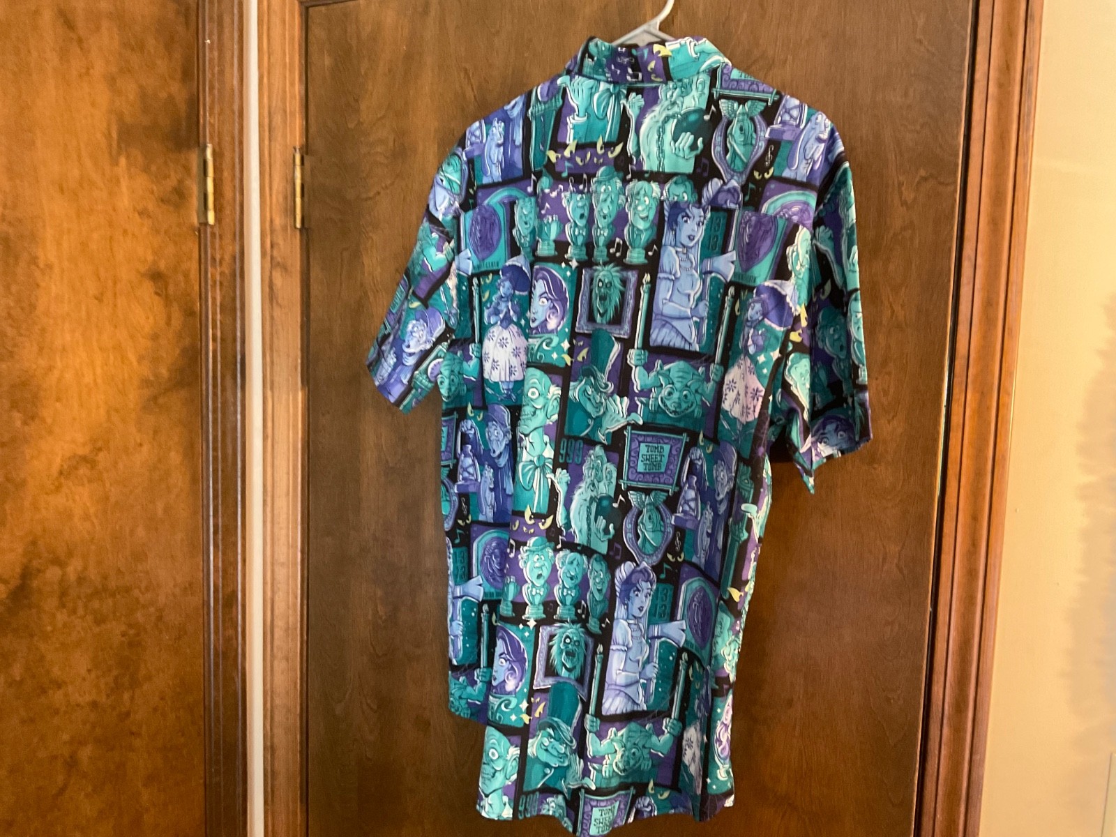RSVLTs Haunted Mansion “Haunted Houseguests” Mens Green Shirt Large