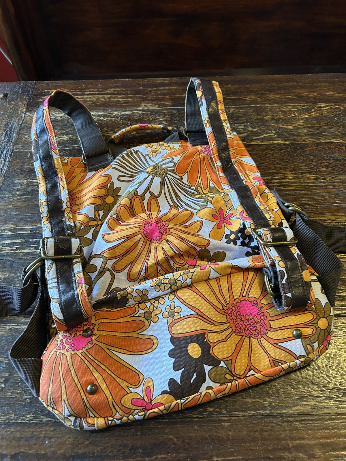 Roxy Vintage Backpack with a 70’s style.
