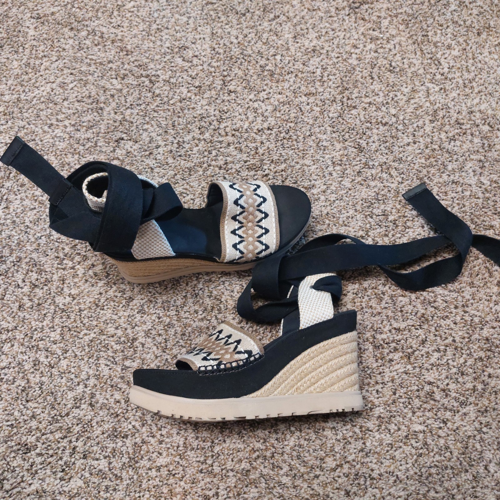 UGG Abbott Black Natural Espadrille Wedge Sandals Ankle Wrap Tie Platform US 8.5