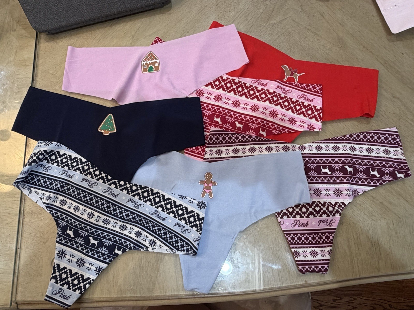 Victoria’s Secret PINK Christmas/Holiday No show Thong Panties 7-Pack Medium