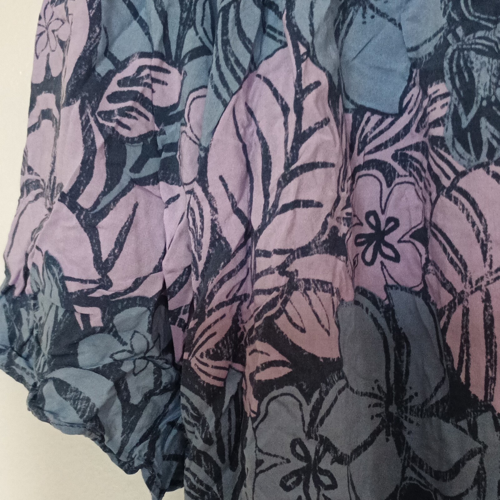 Women’s M Blue Lavander Short Sleeve Blouse Round Neck Over-The-Shoulder Floral