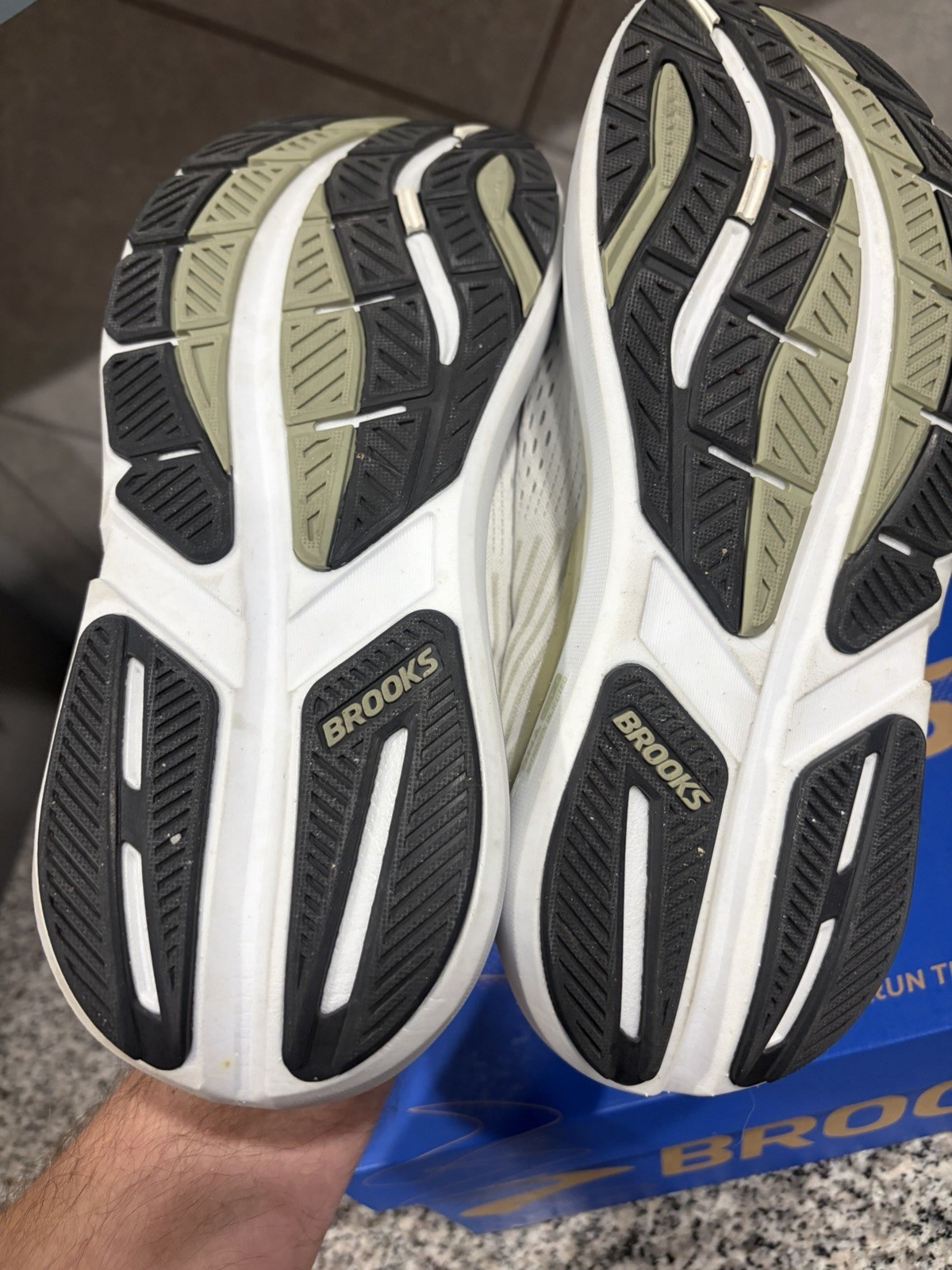 Brooks Ghost Max 3 Size 9 Men’s Neutral Great Condition