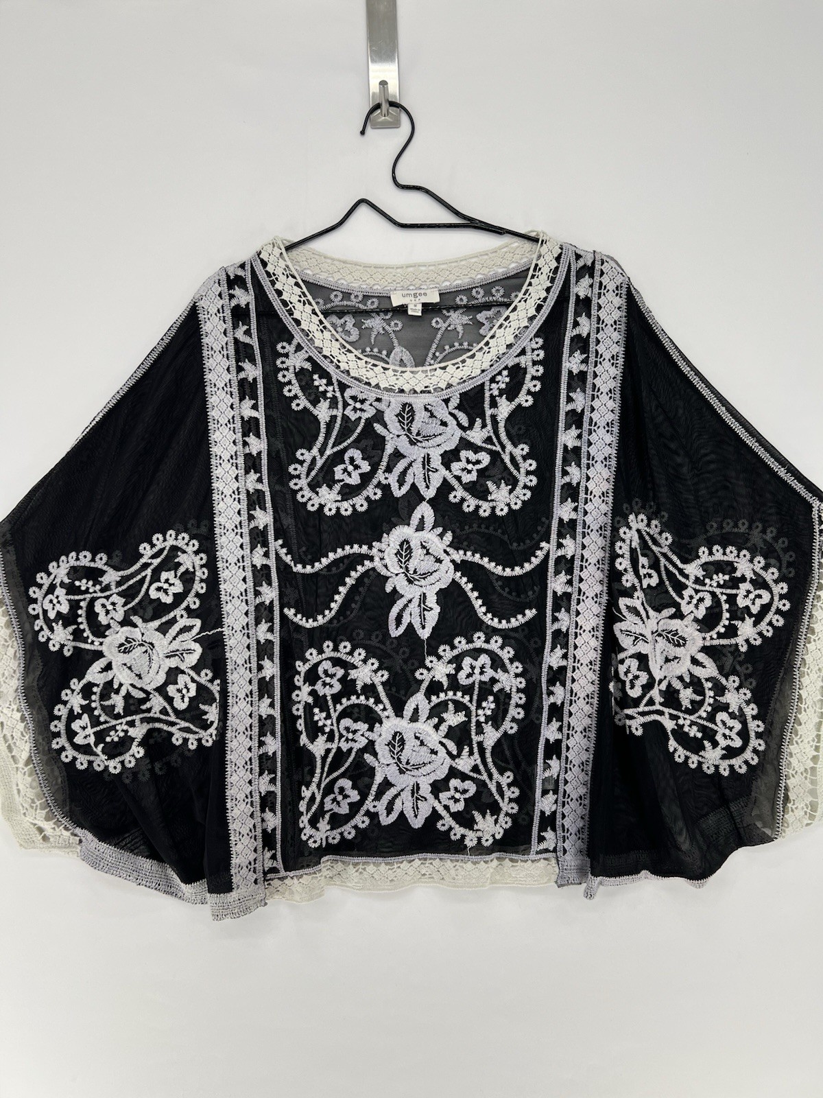 Umgee Black Sheer Embroidered Lace Poncho Top Womens Medium Boho Crochet Overlay