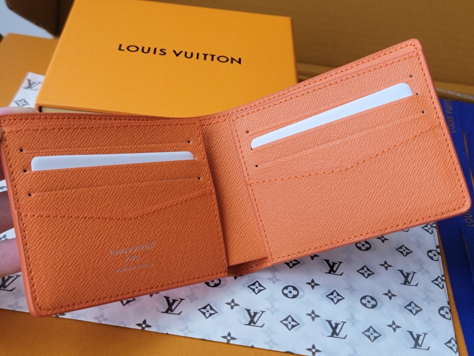 Louis Bifold Leather Wallet Court Graphic