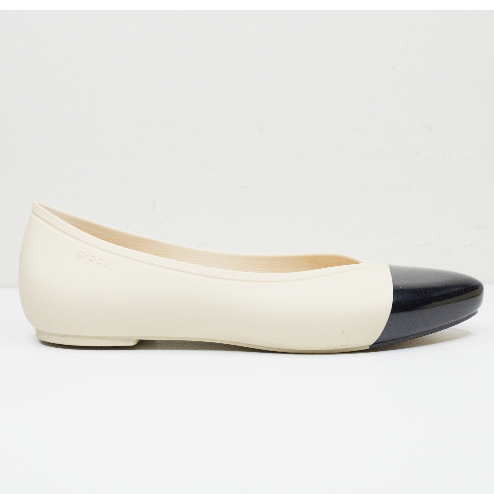 CROCS Brooklyn Dip Cap Toe Pointed Ballet Flats Cream Black Preppy Office Sz 7