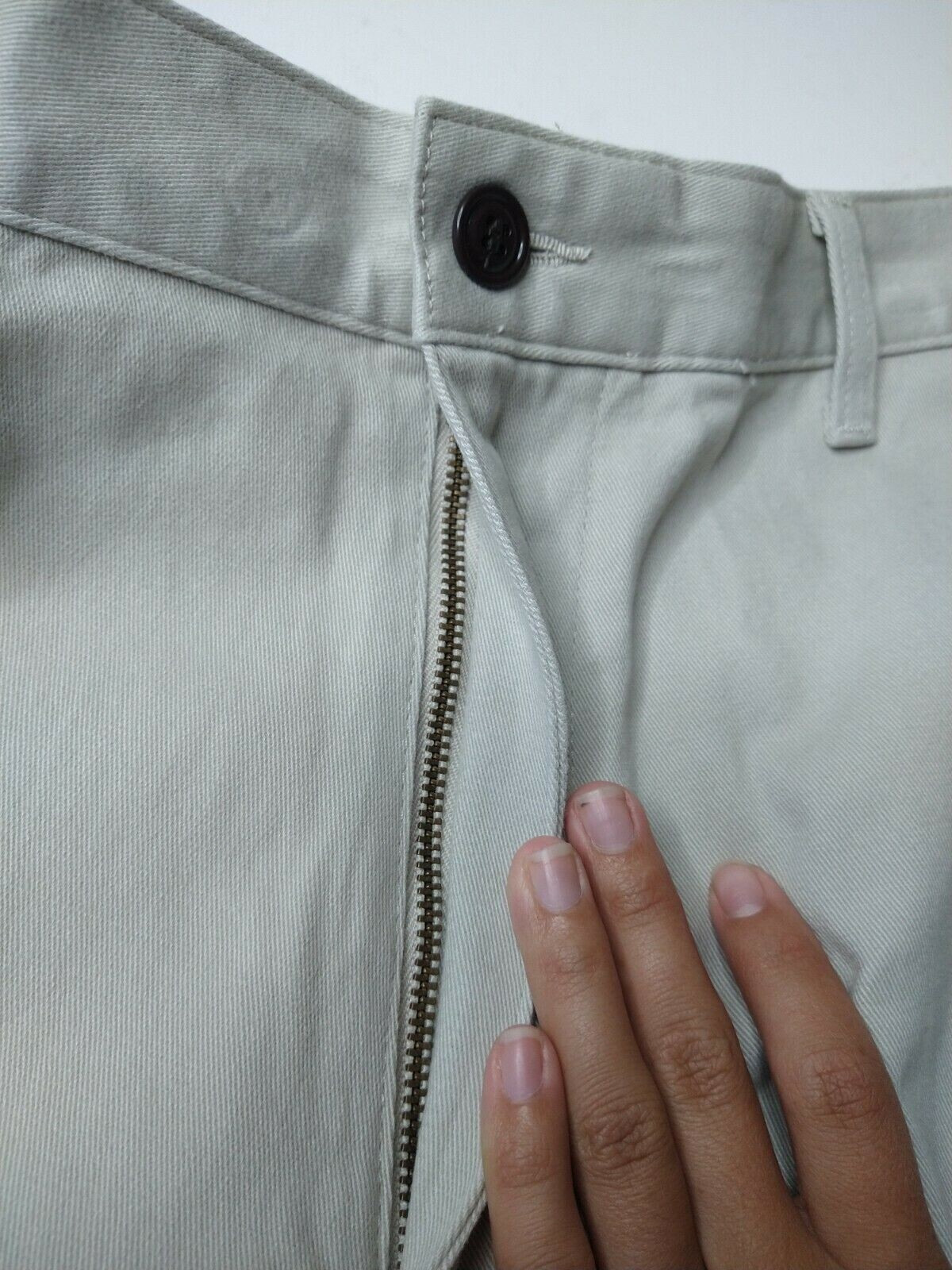 Dockers Mens Shorts Size 32 Light Gray, Has Smart Phone Pocket! New NWT