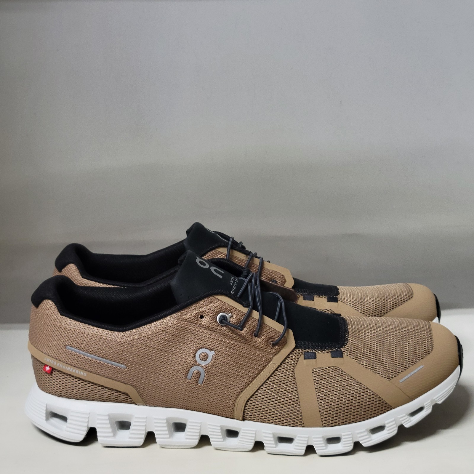 On Cloud 5 Chai/Magnet Mens Size 14M