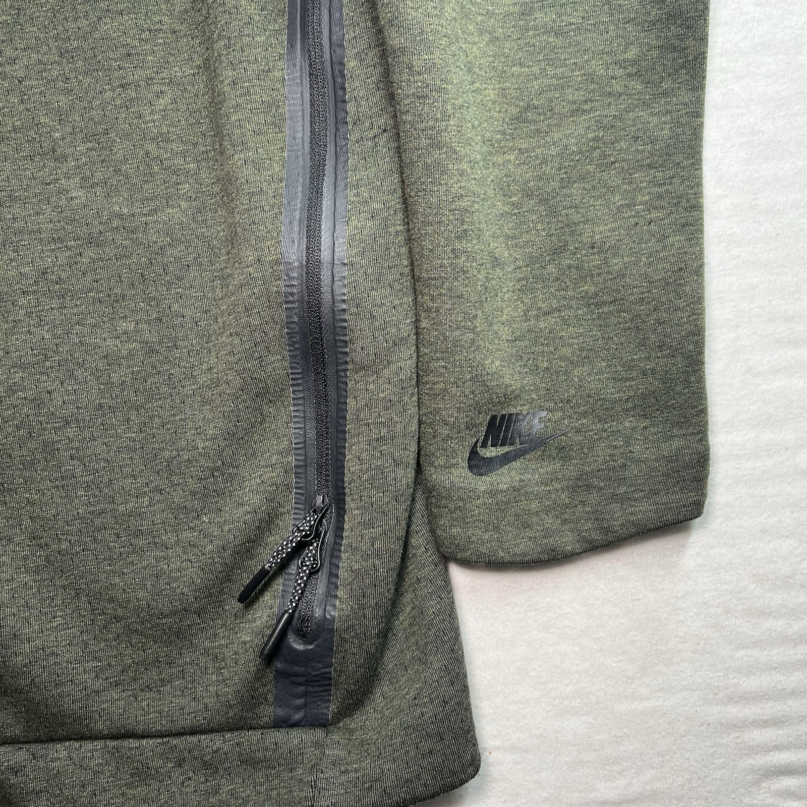 Nike Tech Fleece Jacket Mens XL Olive Green Full Zip Hood Windrunner 832112-331