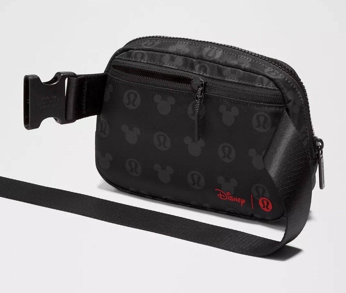 NWT ❤️LULULEMON DISNEY EVERYWHERE BELT BAG 1L CLASSIC BLACK MICKEY ❤️ RETIRED
