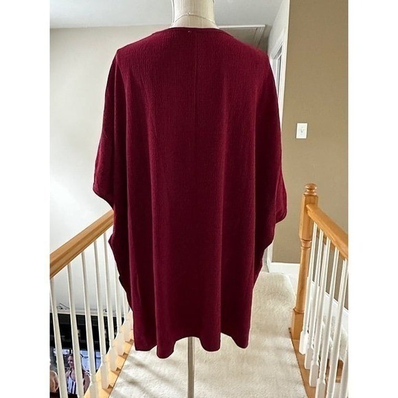 SHEIN Curve Burgundy Batwing Sleeve Textured Tunic Top 1XL Plus Size Wine Red