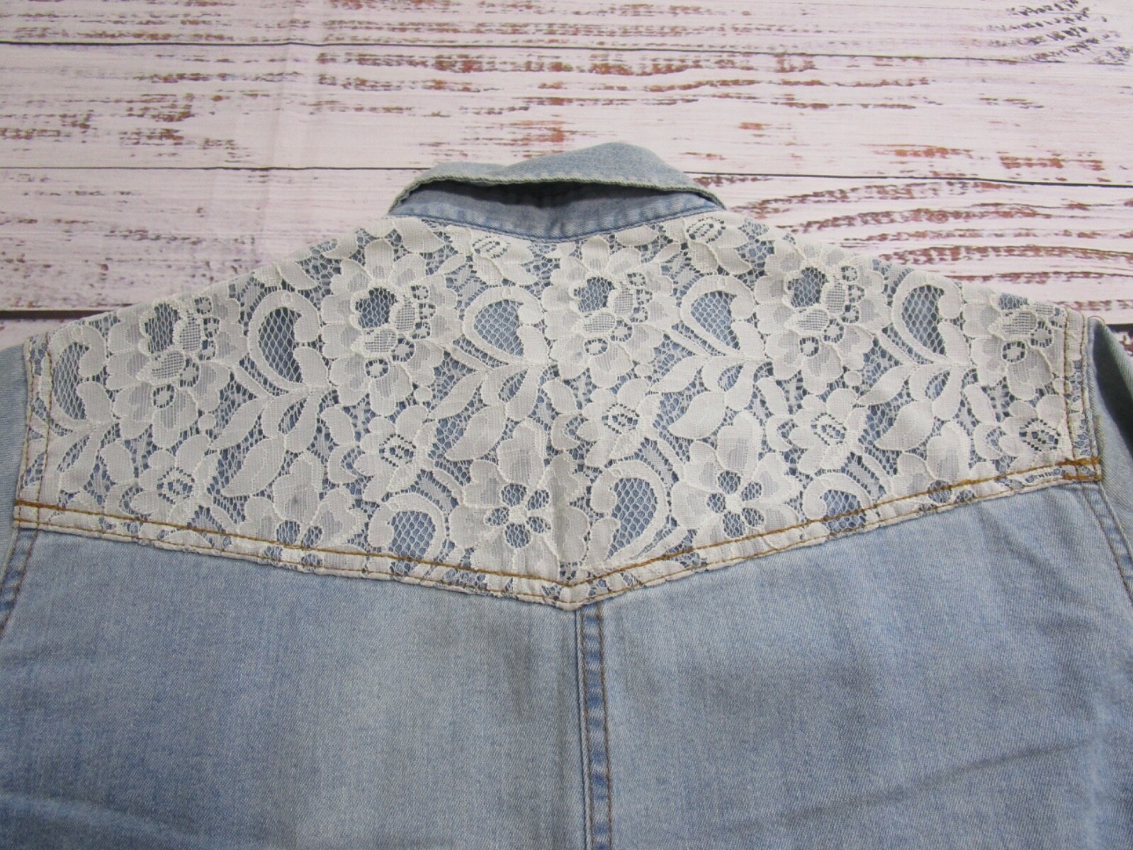 Bit & Bridle Light Wash Denim Long Sleeve Lace Accent Pearl Snap Cowgirl Shirt L