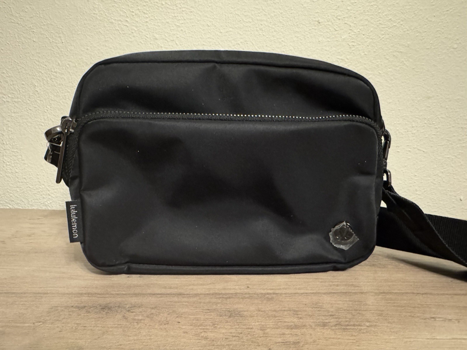 NWOT Black Lululemon 3L large everywhere crossbody metal hardware
