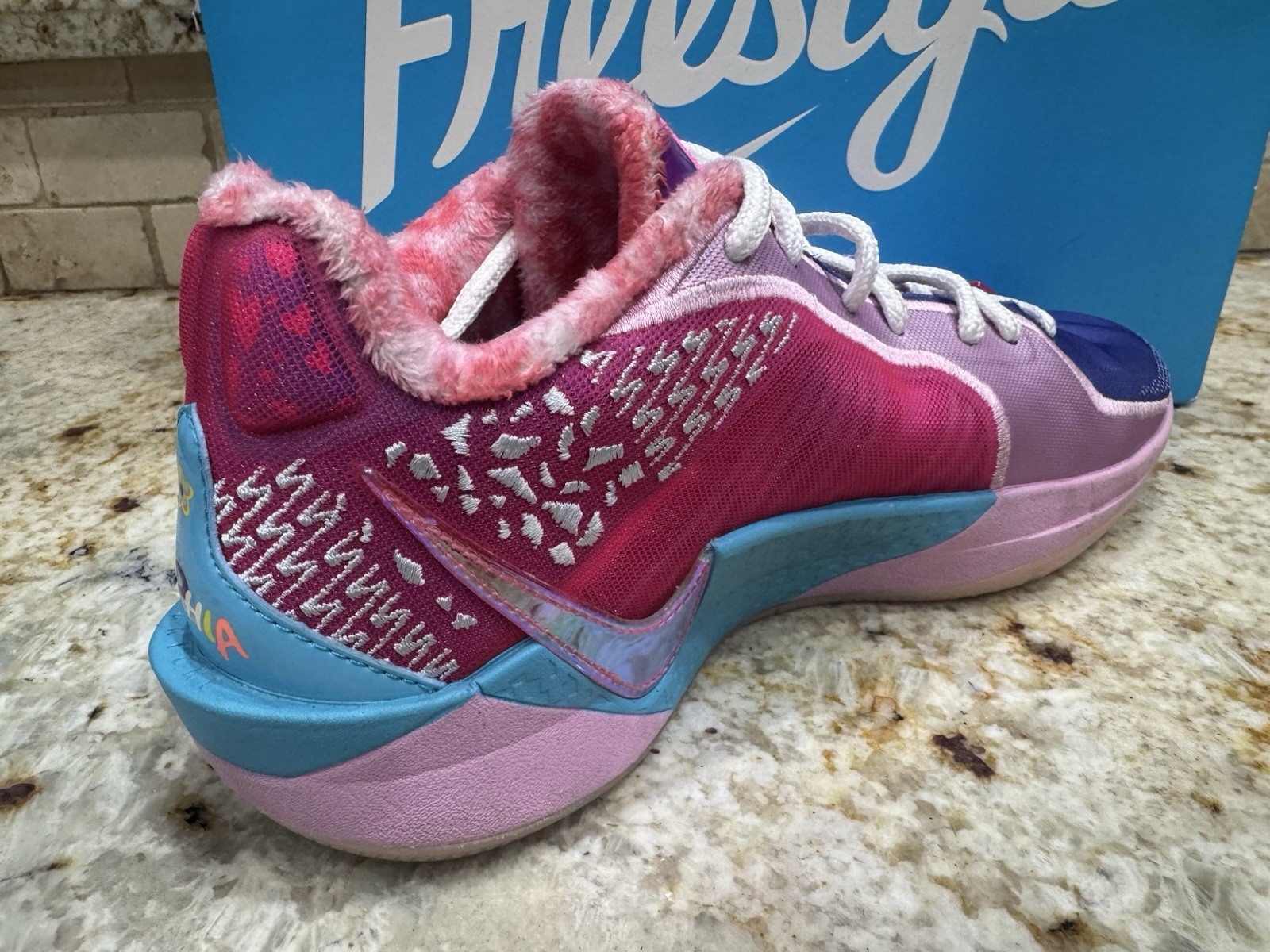 NIKE SABRINA 2 FREESTYLE DOERNBECHER SOPHIA DB 20 WOMENS 9 MENS7.5 IB6103-920