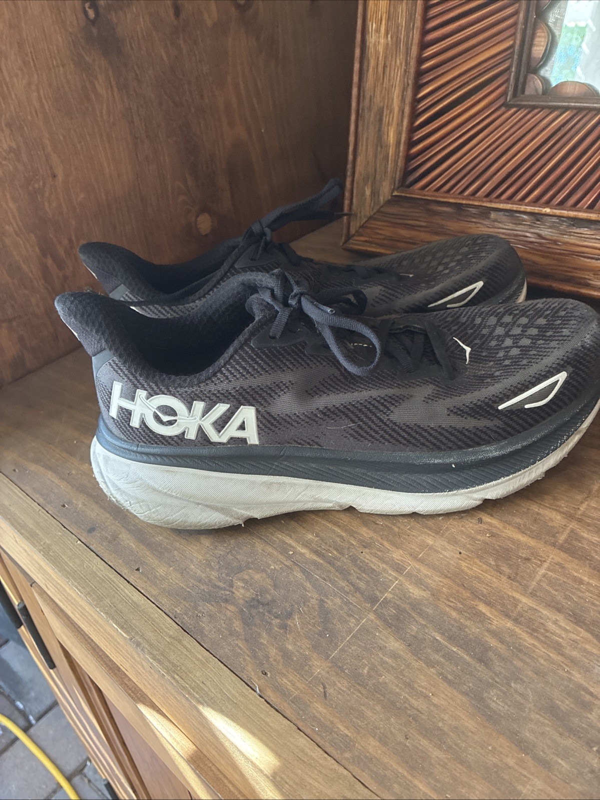 Hoka One One Clifton 9 Mens Size 10B Black White Running Walking Shoes Sneaker