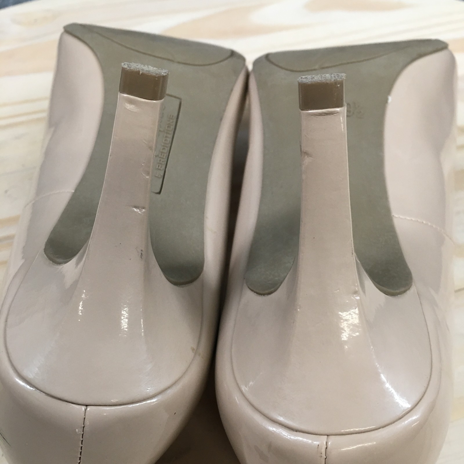 Comfort Plus by Predictions Heels Womens 9.5 Pumps Beige Patent Leather Casual
