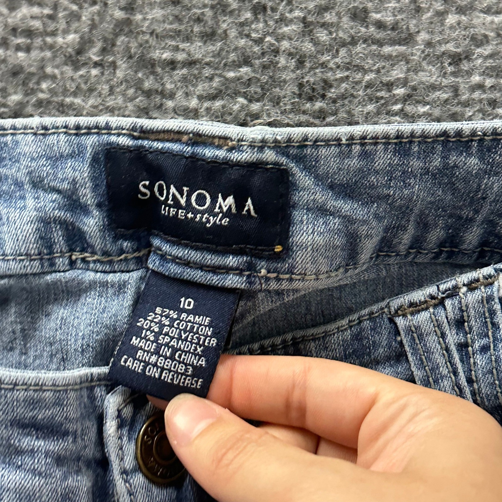 Sonoma Capris Womens Size 10 Blue Denim Light Wash Stretch Cropped Casual Pants