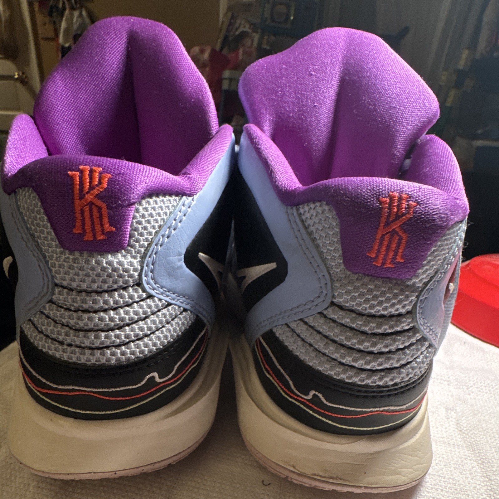 Nike Kyrie Irving Men’s Mid Top Basketball Sneakers Purple/Gray Camo DD0334-400