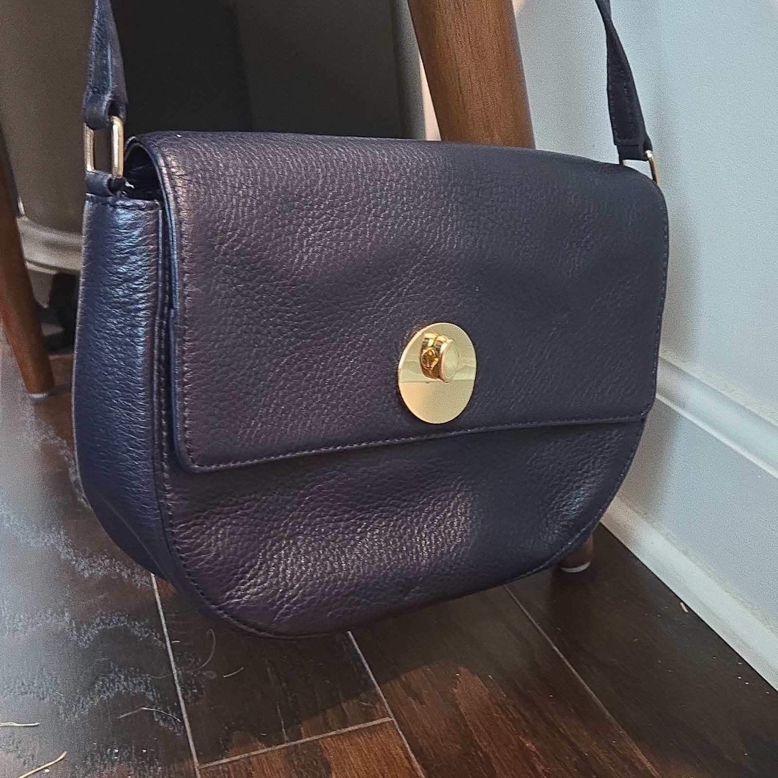 Talbots Navy Pebbled Crossbody Bag Turn Lock Zip Gold Hardware Beige Lined
