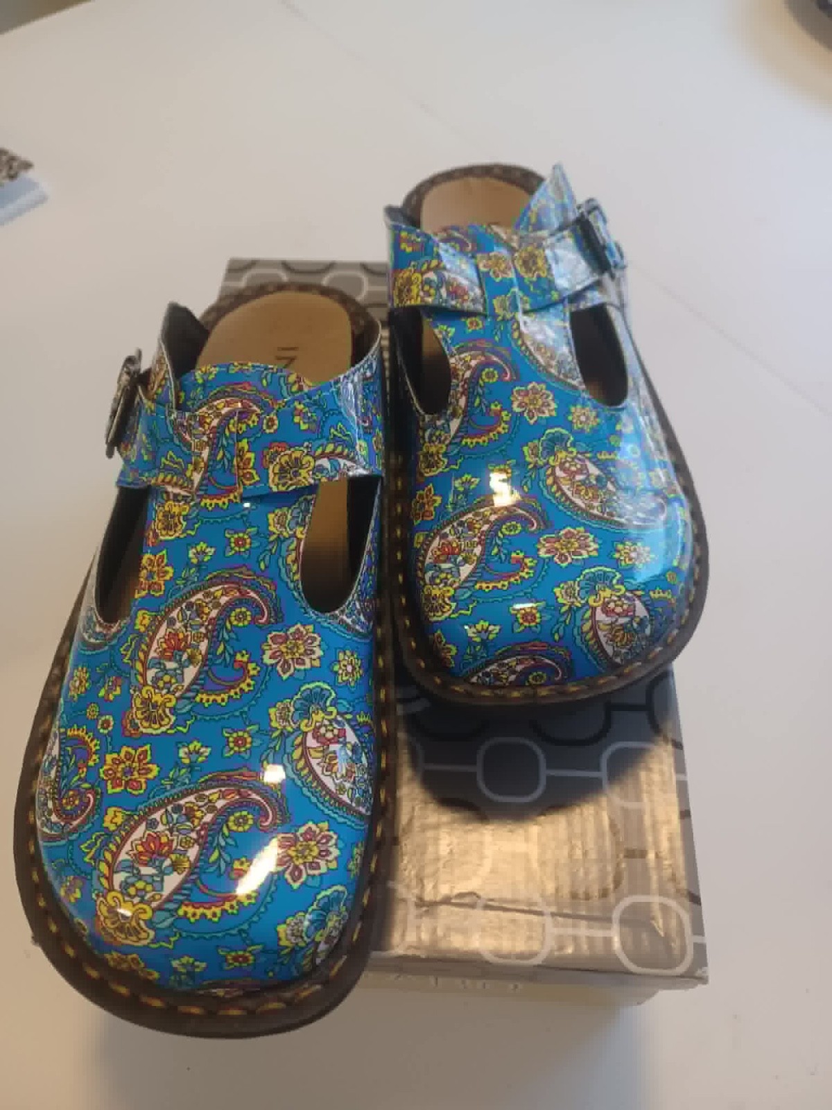 Ingaro Happy Nursing CLogs Shoes Size 7M Blue Paisley Glossy Work w/box and tags