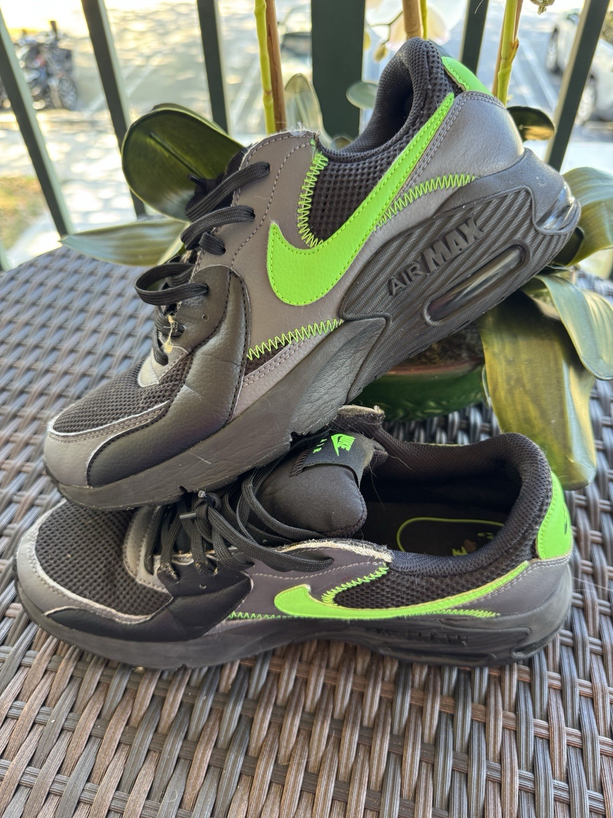 Nike Air Max Men’s Black Green Gray Solid Low Top Athletic Sneakers Lace Up