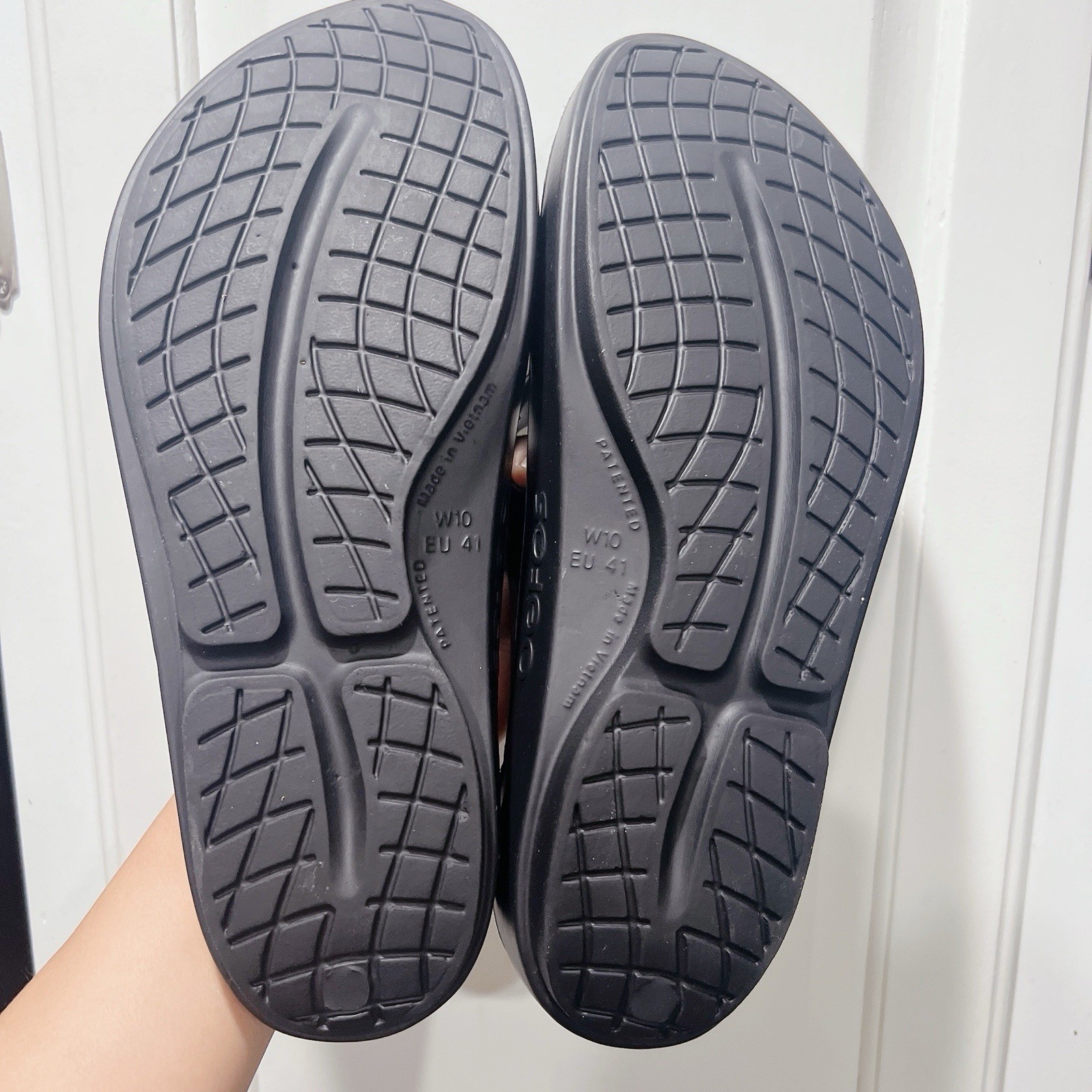 OOFOS OOlala Flip Flop Waterproof Thong Black Womens Size US 6/ EU 37