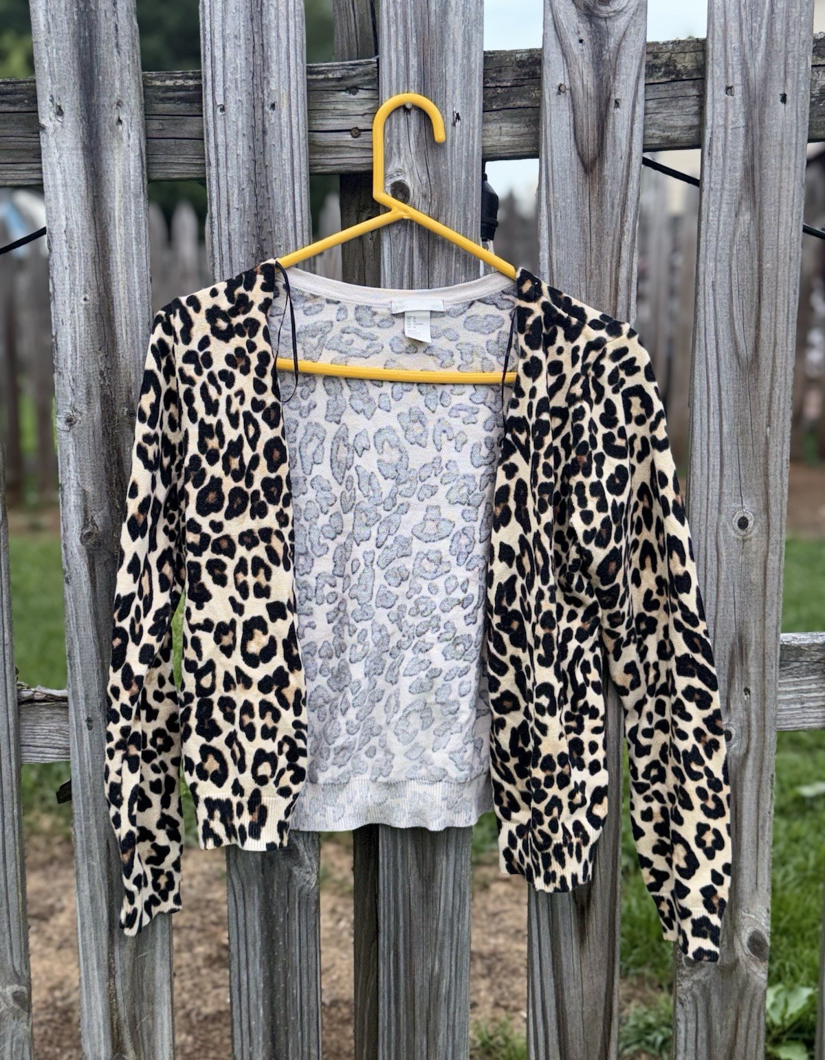 H&M Women’s M Beige/Black Leopard Knit Crew Neck Long Sleeve Pullover Sweater