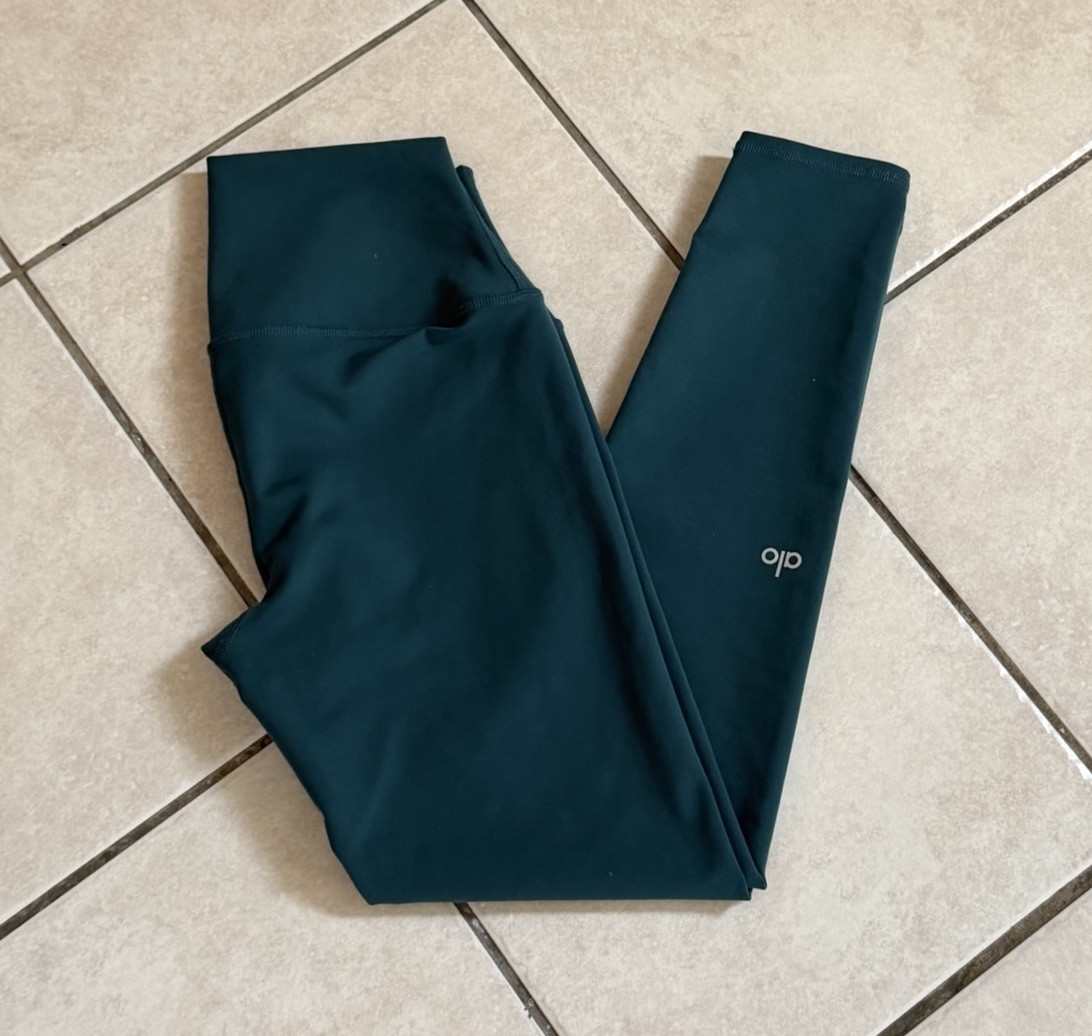 ALO YOGA AIRBRUSH HIGH WAIST LEGGING 24” MIDNIGHT GREEN COLOR SIZE SMALL