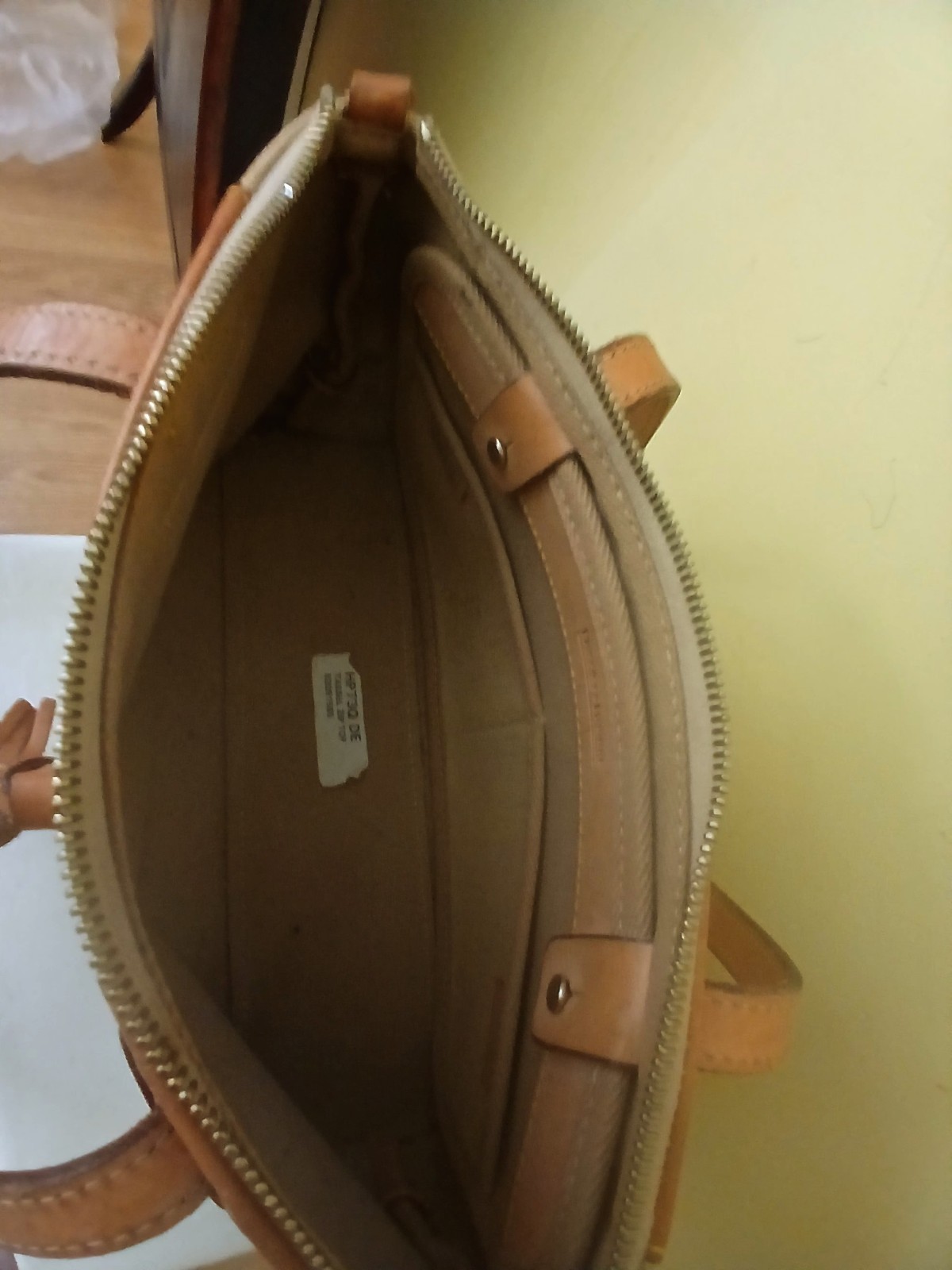Dooney Bourke Logo Tasle Handle Bag