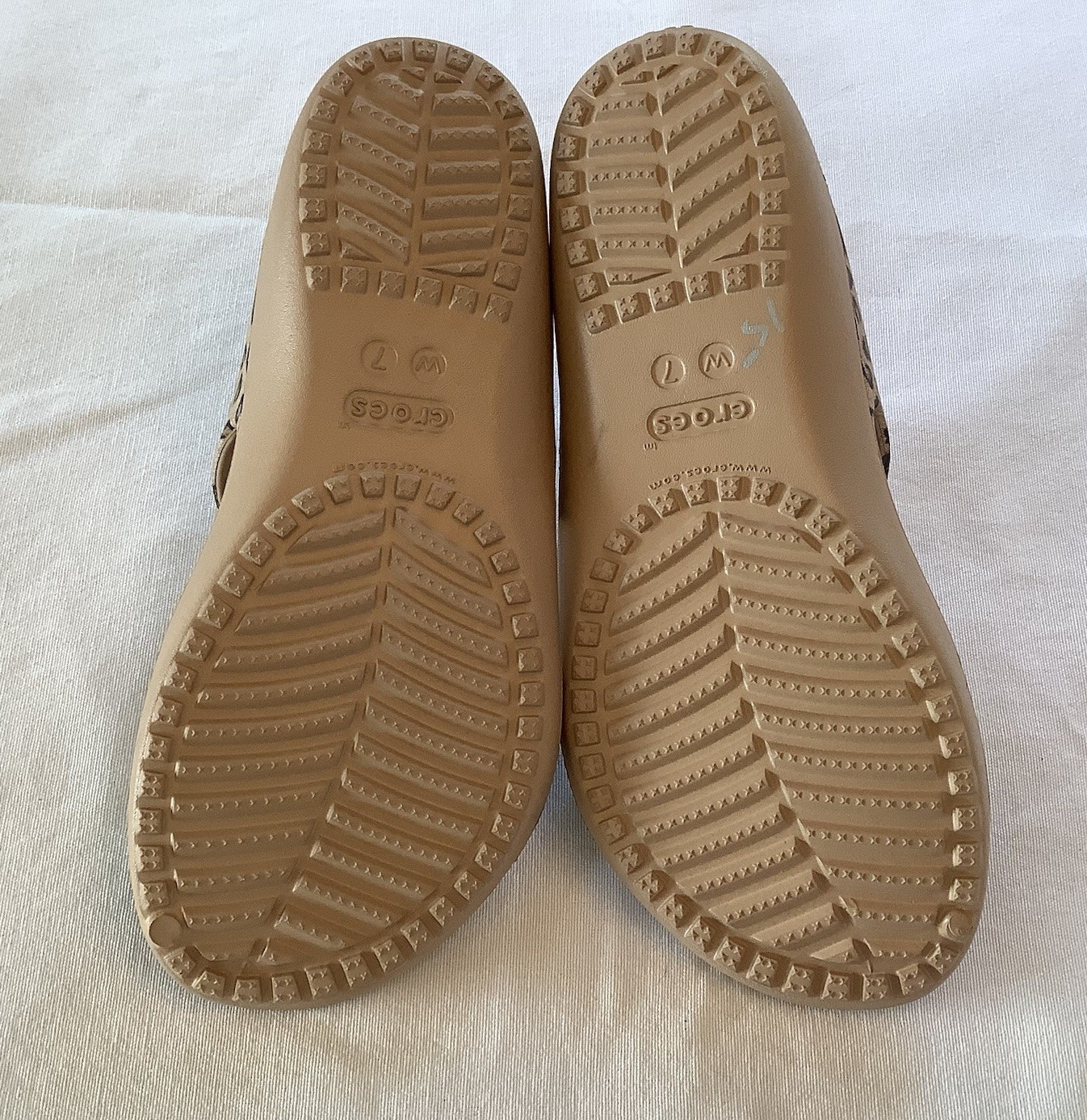 Crocs Kadee Cheetah Print Strappy Sandals Womens Size 7 Tan Animal Print
