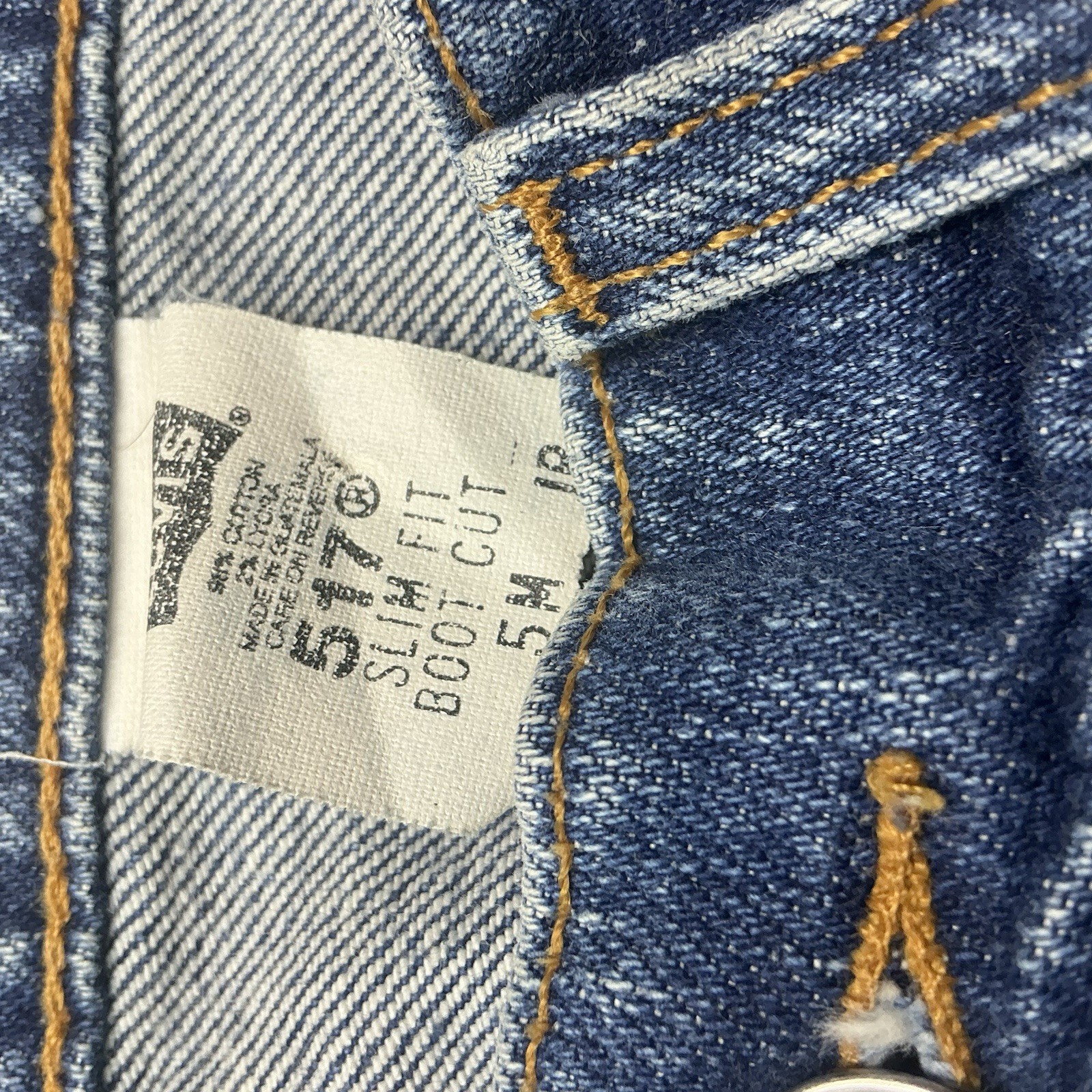Vintage Levi’s 517 boot cut slim fit medium wash jeans 28×32 Guatemala