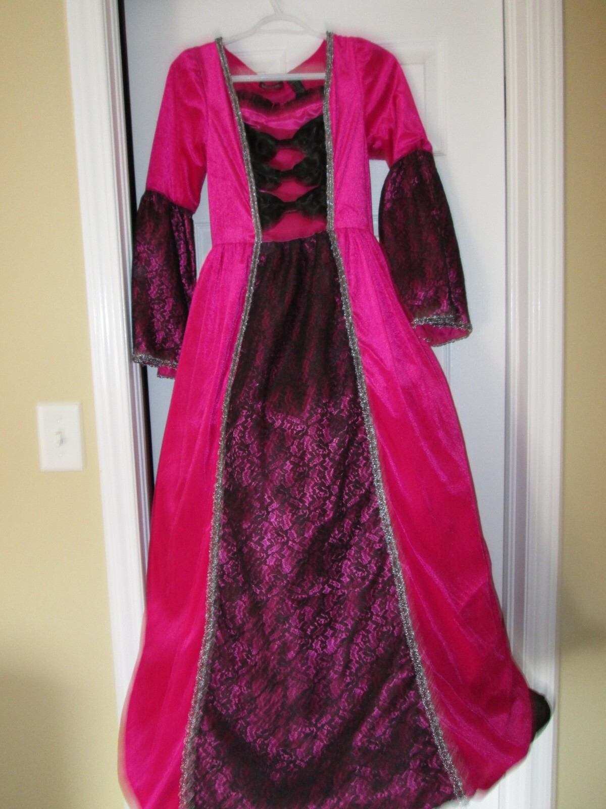 A PRINCESS OR QUEEN DRESS! 👗Cosplay, Costume, in Pink Velvet 👗 GUC!