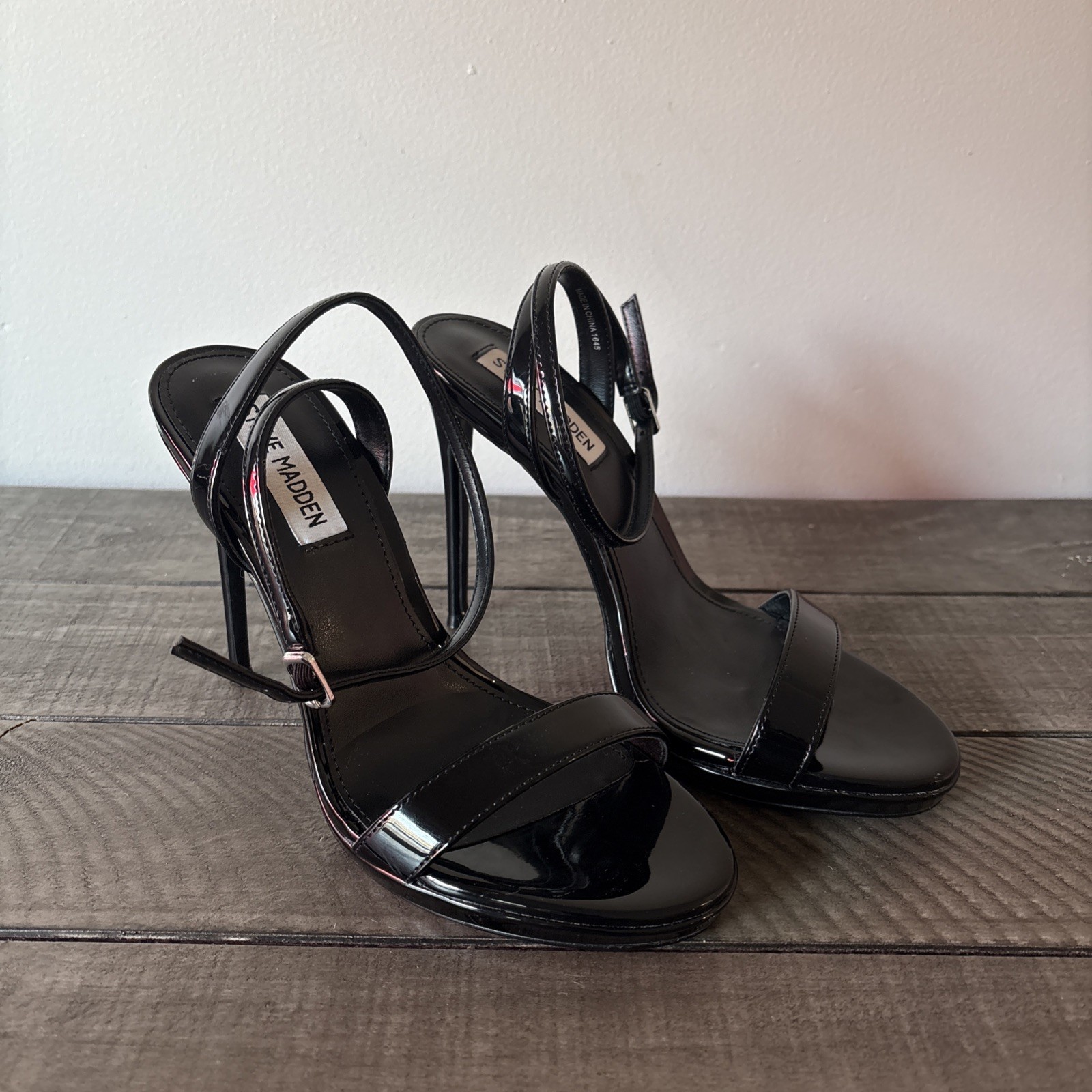 Steve Madden Wafer 4.5 inch High Heel Open Ankle Strap Stiletto – Black Size 7