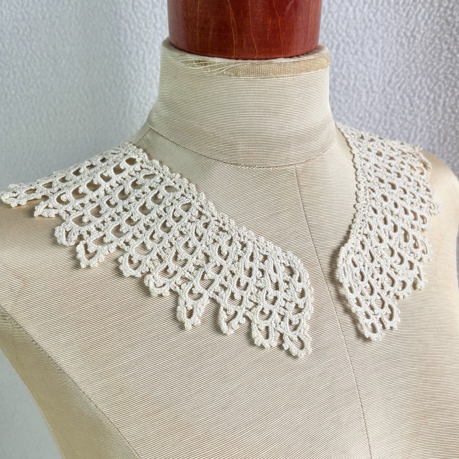 Vintage White Tatted Detached Collar