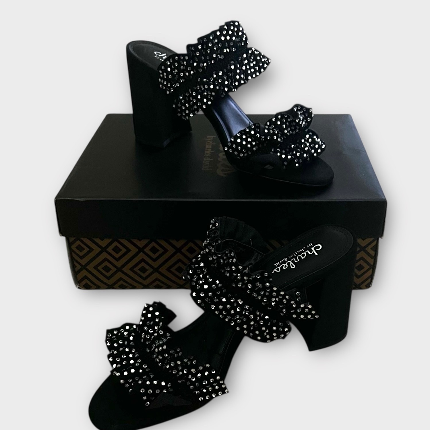 Charles By Charles David Cinched Block Heel Sandals NEW Size 8.5 Ruffle Frilly