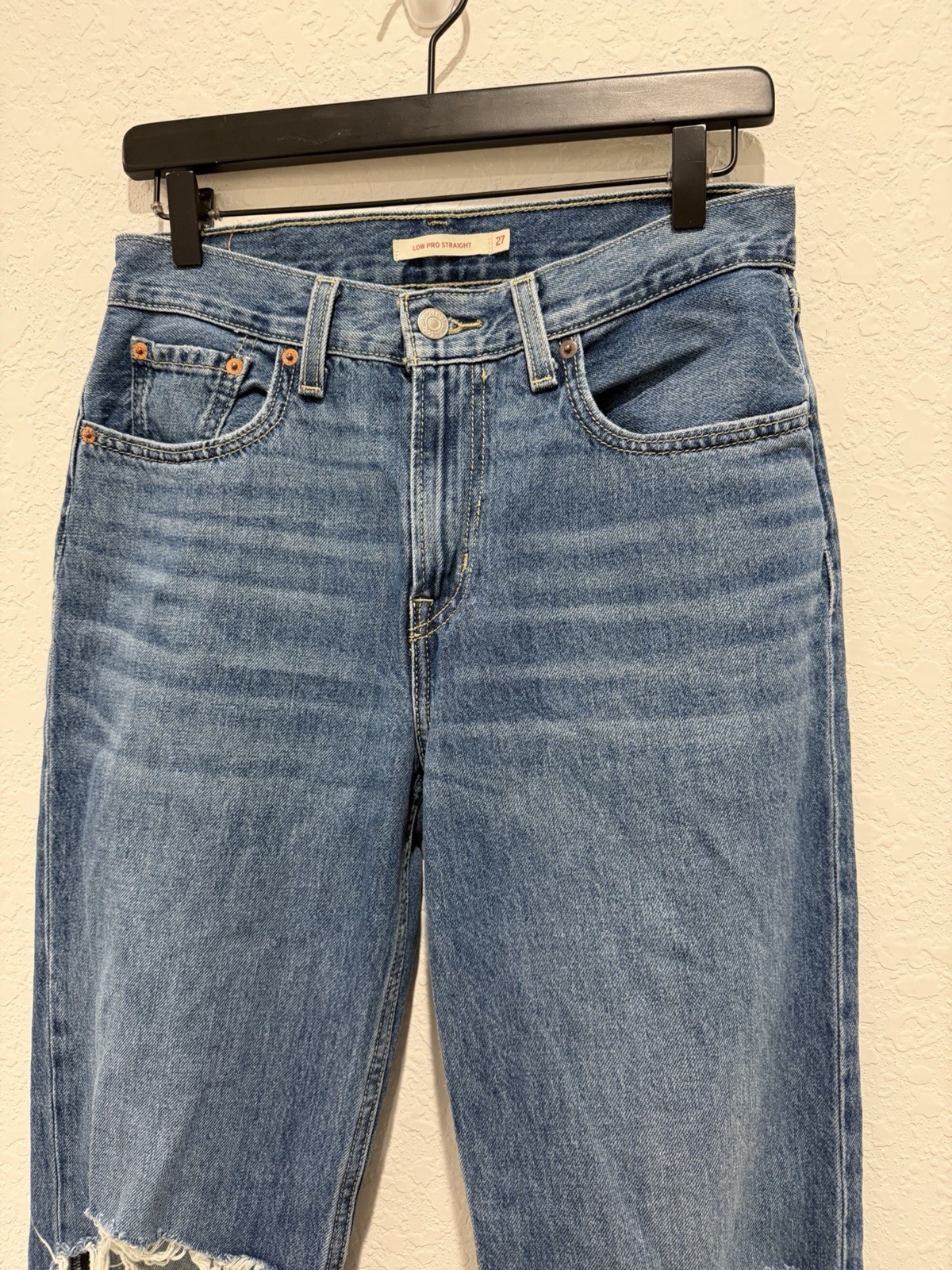 Levi’s Low Pro Straight Women’s Medium Wash Distressed Jeans Size 27