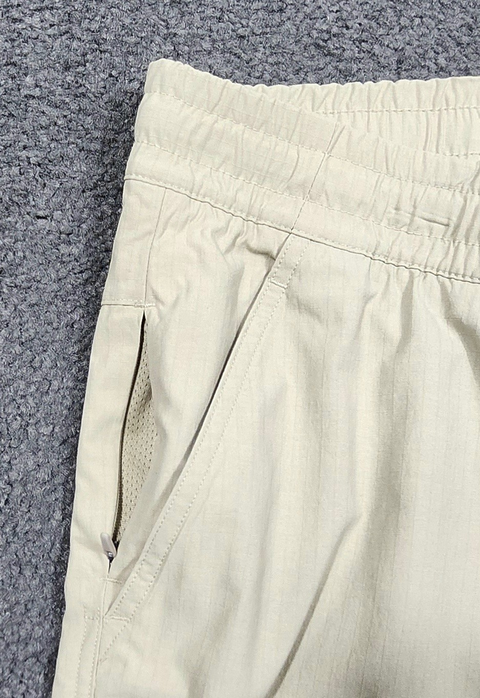 Men’s Jogger Pants L Beige Ripstop Nylon Lightweight All In Motion Zip Pocket