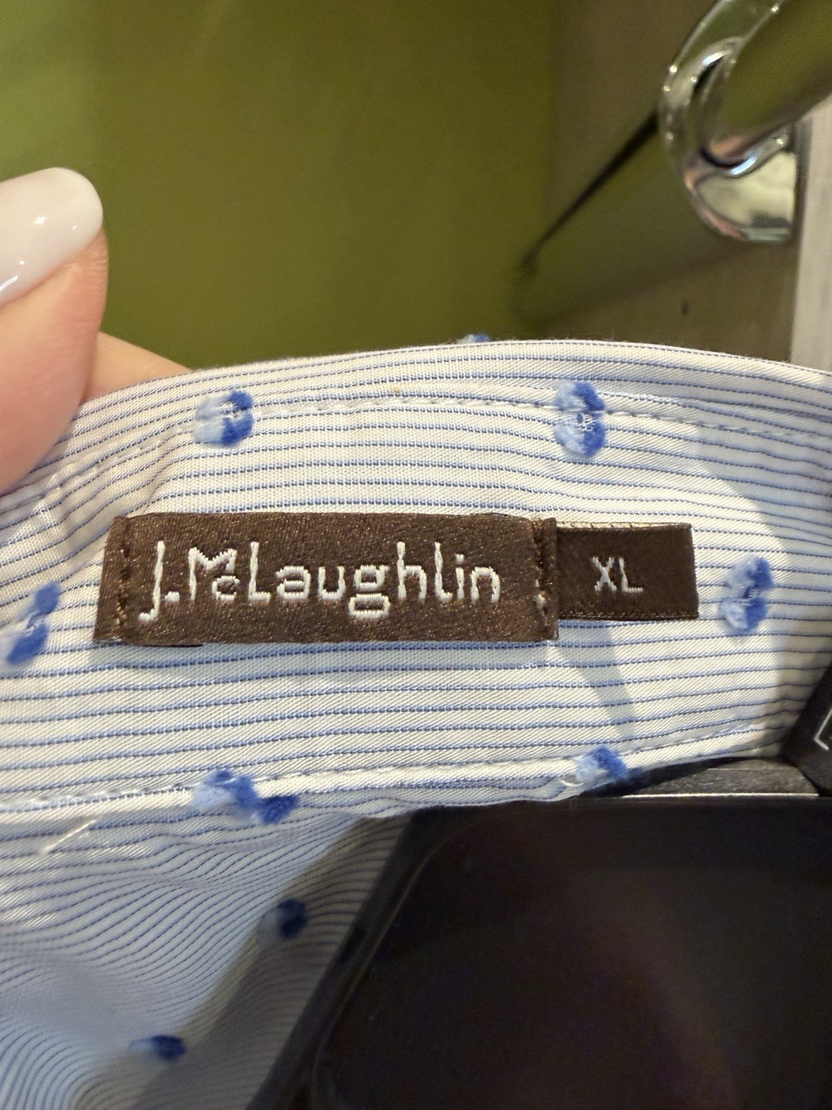 J. McLaughlin White Shirt with Blue Embroidered Detail Size XL Long Sleeve