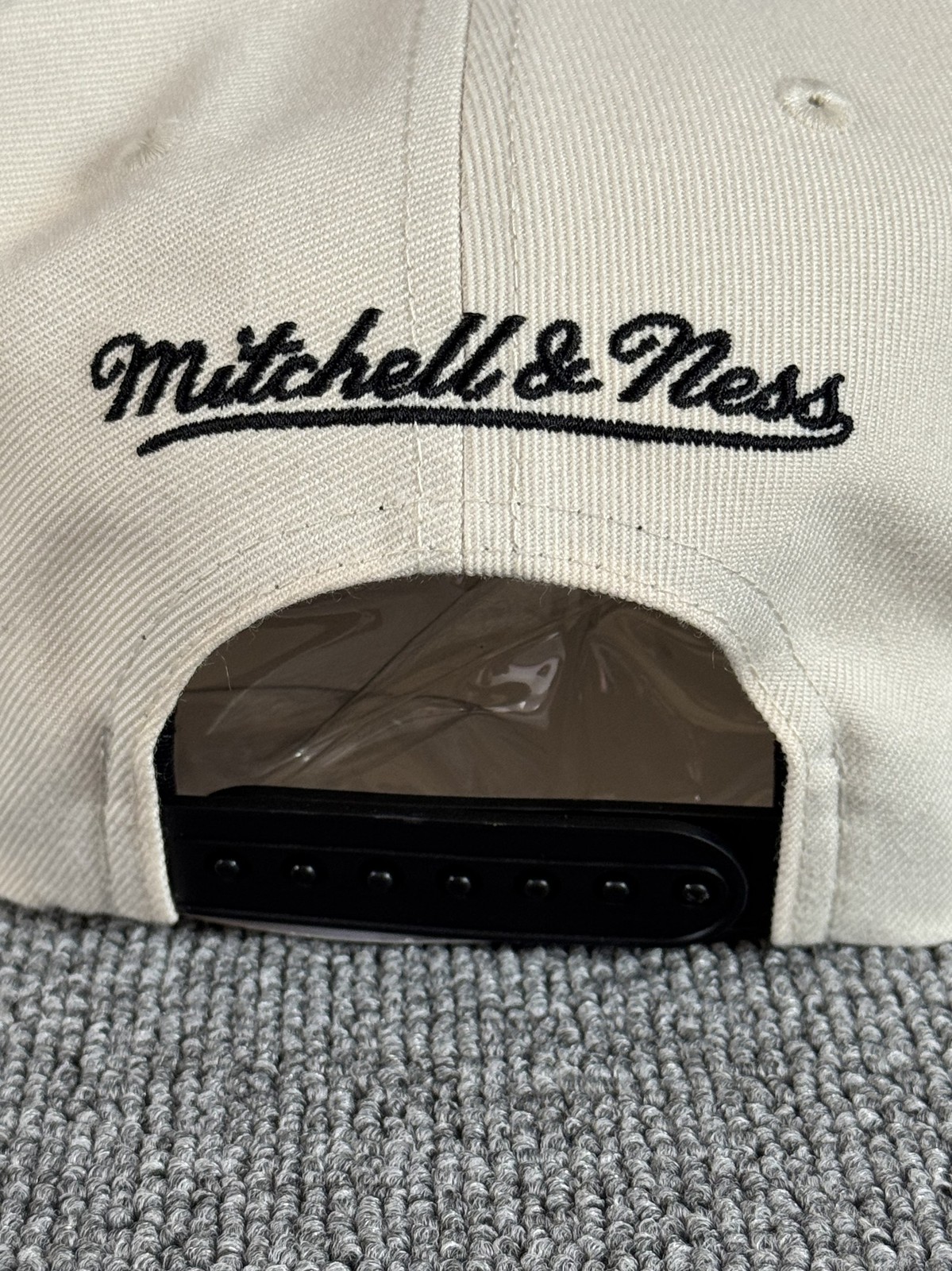 Mitchell & Ness NY Rangers Retro Snapback Cream Black Hat S1405