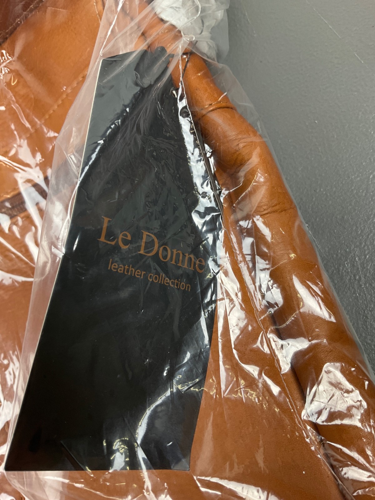 Le Donne Unisex Full-Grain Cowhide Leather Flapover Bag in Rich Tan