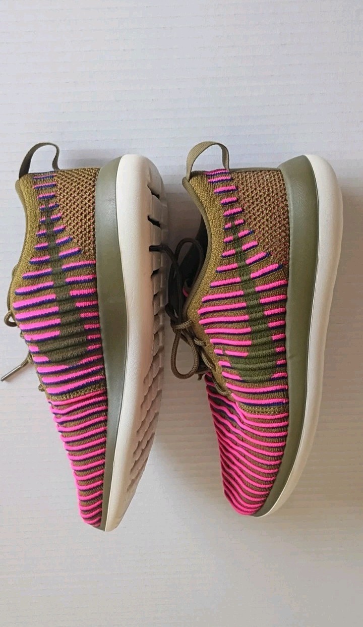 Nike Low Top Striped Pink/Green Lace-Up Athletic Sneaker Teens