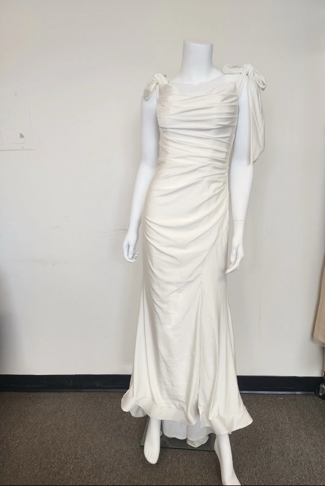 Ladivine by Cinderella Divine Ivory Sleeveless Bridesmaid Dress Size 14