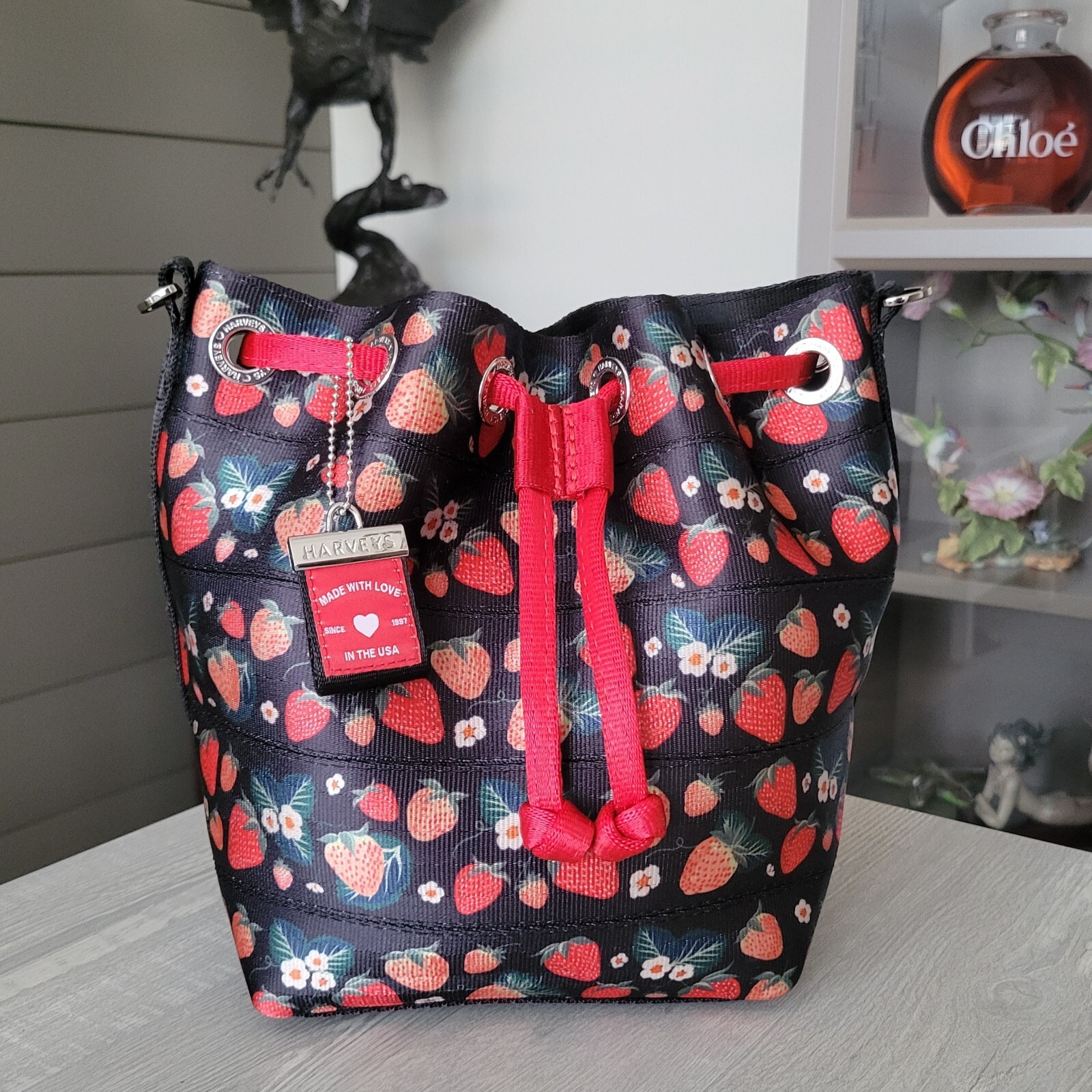 Harveys Strawberry Fields Park Hopper Crossbody Drawstring Bag Black Red EUC